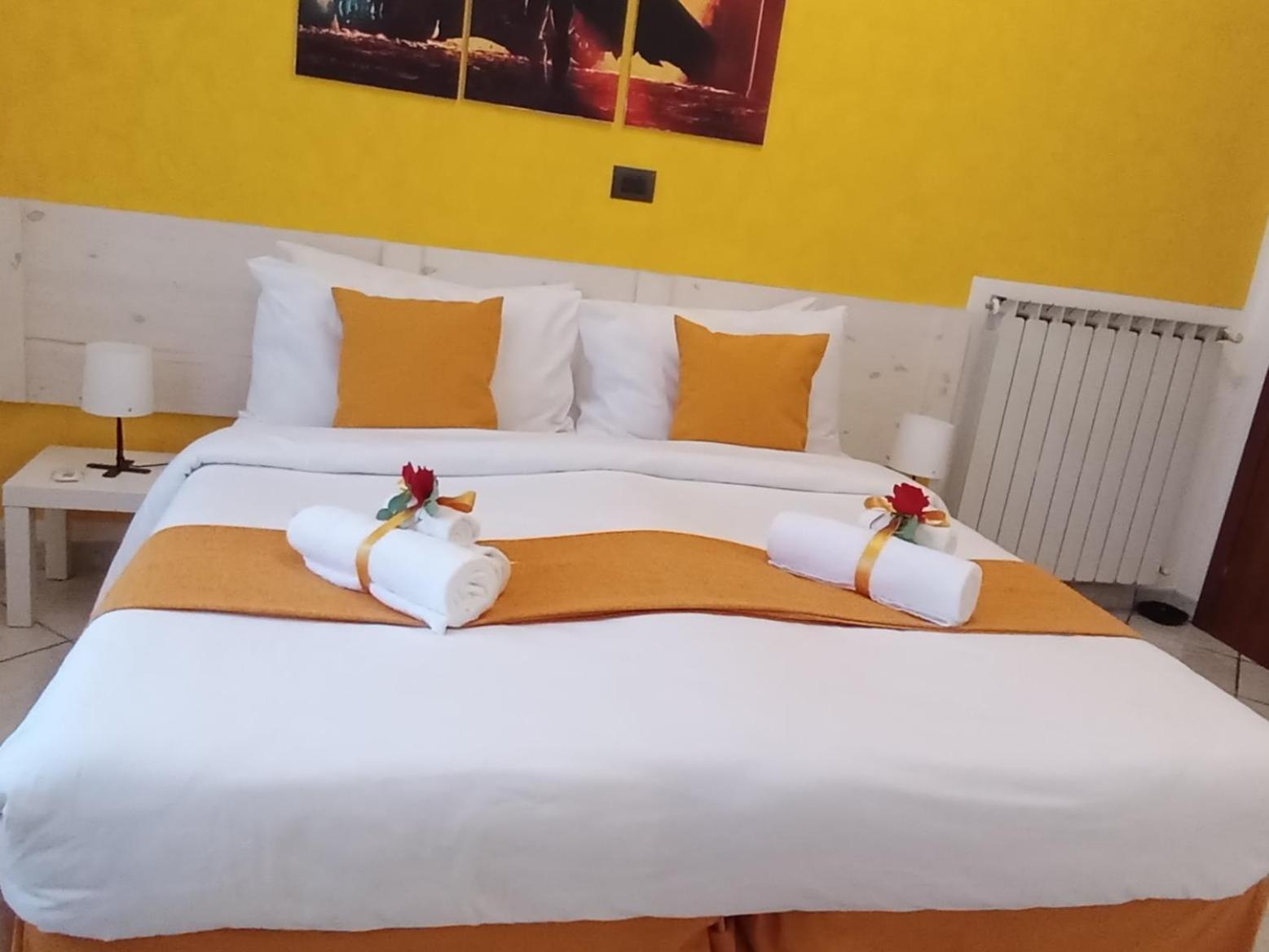 Bed and Breakfast G&G Giusy E Gabry Santhià Esterno foto
